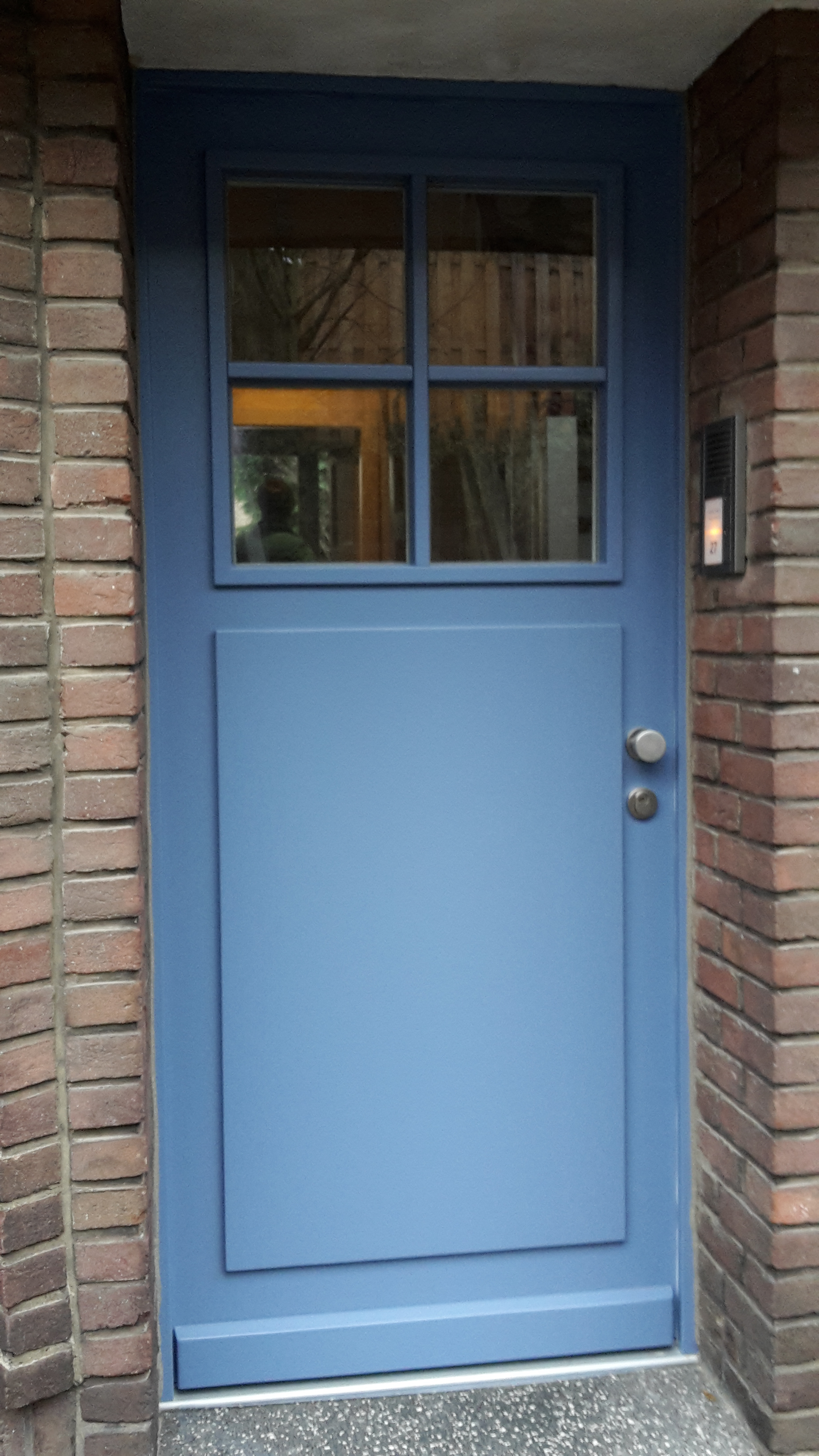 Haustür - blau eingebaut