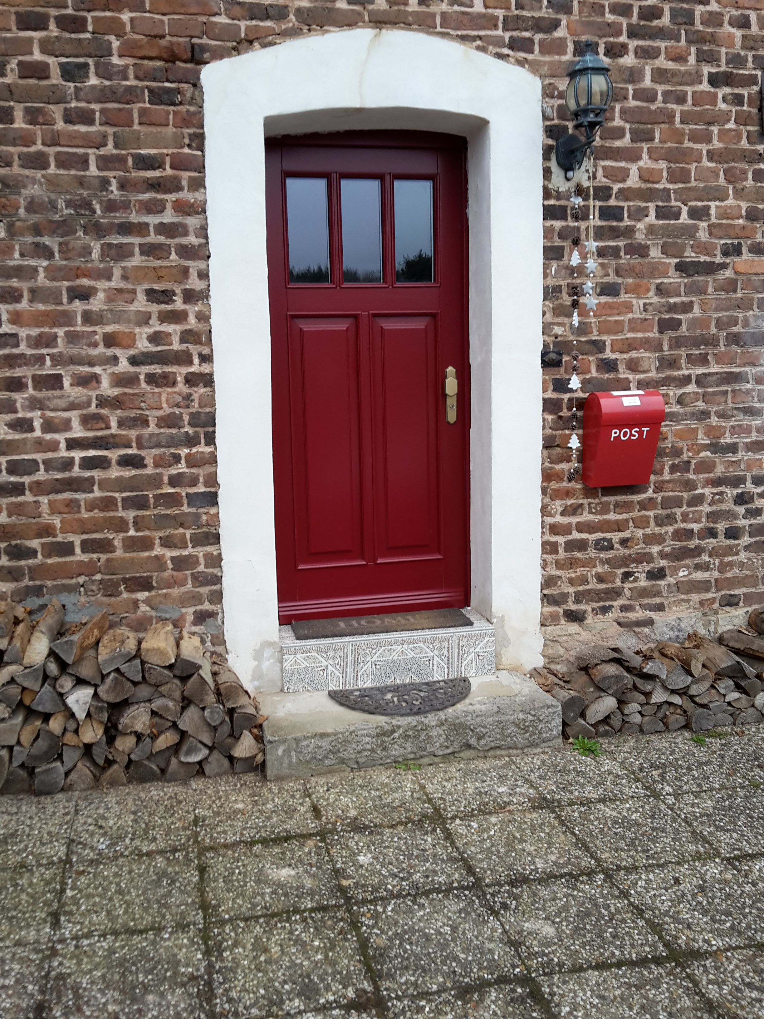 Haustür rot eingebaut